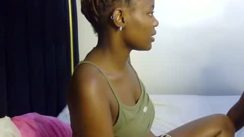 Snapshot of pearl_velvet chatting on February 2026 12:04:02 PM vel online show from February 2026 12:04:02 PM