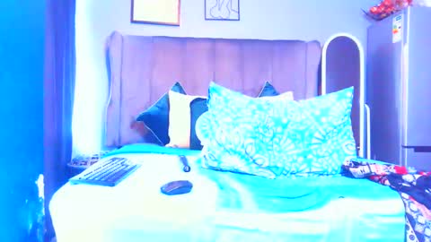 Snapshot of pearlblu38 chatting on June 2026 06:48:02 AM Pearl online show from June 2026 06:48:02 AM