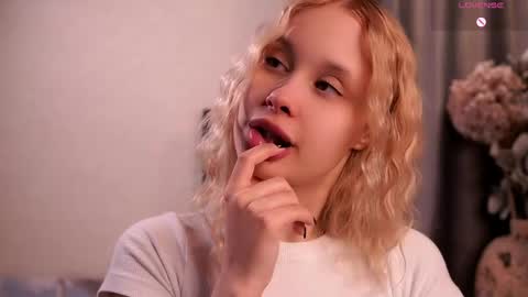 Lily online show from May 2026 04:42:02 AM
