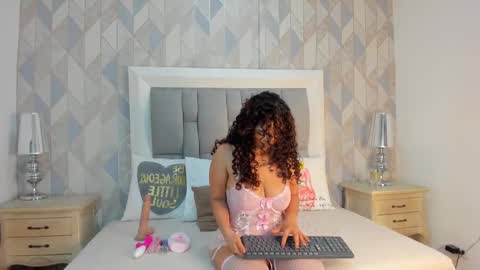 Snapshot of penelope_cox chatting on September 2025 04:05:02 AM Penelope online show from September 2025 04:05:02 AM
