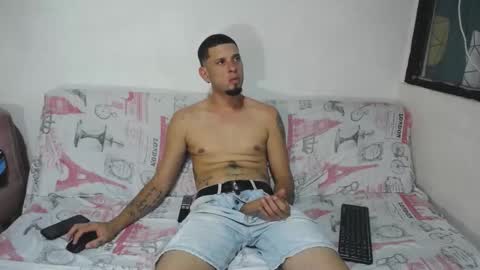 independent model online show from September 2025 05:02:02 PM