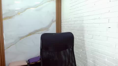 Penelopee Rouse online show from December 2025 07:29:02 PM