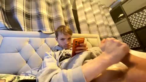 Penguin online show from December 2025 07:52:01 PM