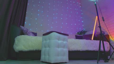 Dia  online show from December 2024 10:43:01 PM