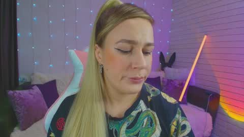 Dia  online show from February 2025 10:54:01 PM