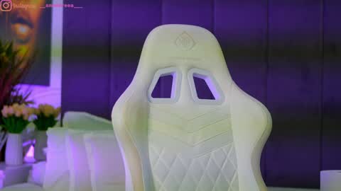 Dee online show from November 2025 05:44:01 PM