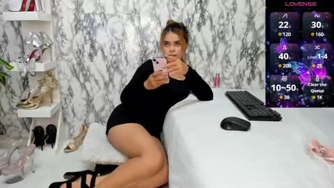 Perla Thompson online show from February 2025 12:49:01 AM