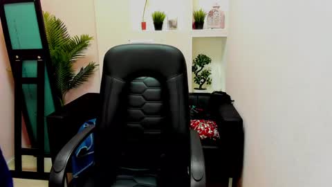 horror flying on the wings of the night.... online show from January 2025 08:32:02 AM