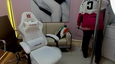 horror flying on the wings of the night.... online show from December 2025 03:53:01 PM