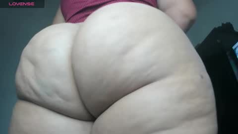 Snapshot of pervertt_mommy chatting on February 2025 04:44:01 PM  Alexandra  online show from February 2025 04:44:01 PM