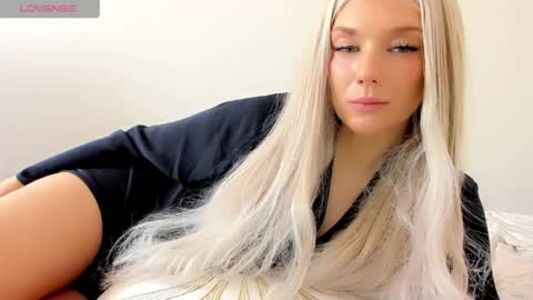 Isabella online show from May 2026 10:00:02 AM