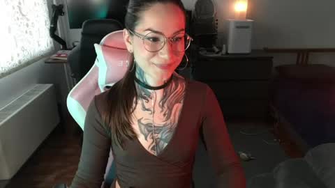 petal_dust_ online show from April 2026 02:52:02 PM