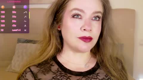 Snapshot of petersemily chatting on May 2026 11:13:01 PM Peters Emily online show from May 2026 11:13:01 PM