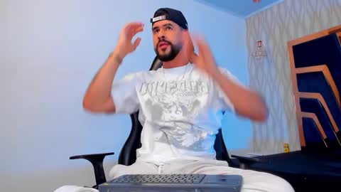 Snapshot of petesevans_1 chatting on February 2026 11:25:01 PM PETES EVANS new account online show from February 2026 11:25:01 PM