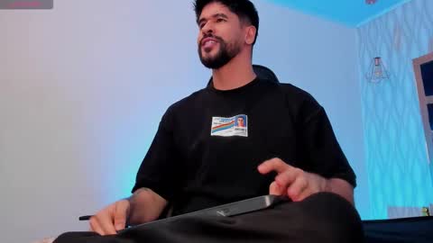 Snapshot of petesevans_1 chatting on February 2026 11:23:02 PM PETES EVANS new account online show from February 2026 11:23:02 PM