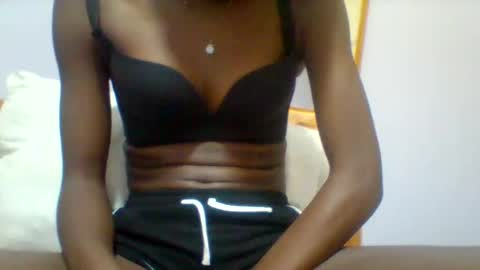 Snapshot of petite_ariana chatting on February 2026 06:36:01 PM ariana online show from February 2026 06:36:01 PM