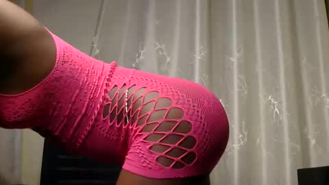 Snapshot of petite_freakette chatting on April 2026 02:48:01 AM Moon online show from April 2026 02:48:01 AM