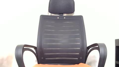 Snapshot of petite_freakette chatting on May 2026 07:52:02 PM Moon online show from May 2026 07:52:02 PM