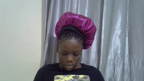 petite_melan online show from October 2025 02:01:02 AM