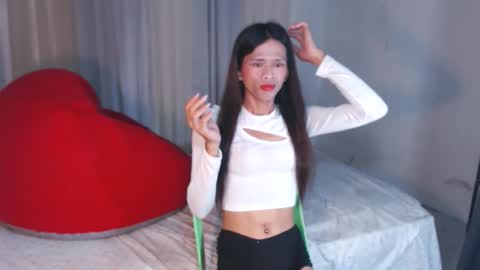 Snapshot of petite_pinay69s chatting on April 2026 10:38:02 AM angela online show from April 2026 10:38:02 AM