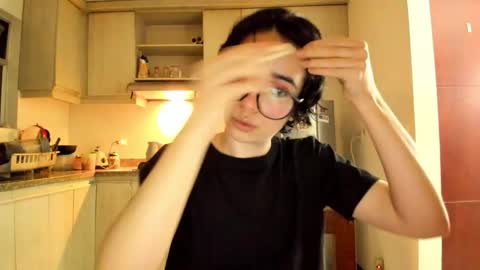 Snapshot of petitee_lunna chatting on March 2026 02:27:02 AM Lunna online show from March 2026 02:27:02 AM