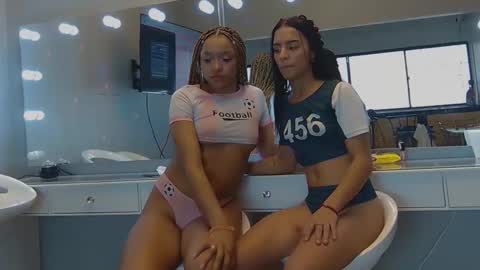 Snapshot of petitestrawberry18 chatting on February 2026 10:06:02 PM Tip us ask our names online show from February 2026 10:06:02 PM