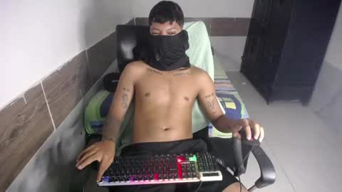 petty_boy777 online show from May 2026 01:27:01 PM