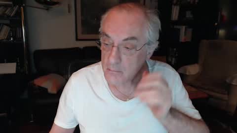 Snapshot of philoumis2 chatting on December 2024 11:51:01 PM Philippe online show from December 2024 11:51:01 PM