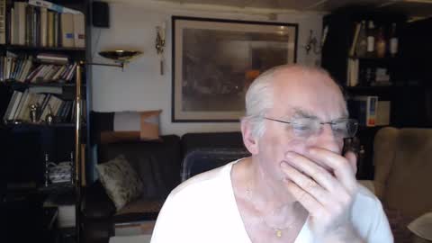 Snapshot of philoumis2 chatting on January 2025 11:33:01 PM Philippe online show from January 2025 11:33:01 PM