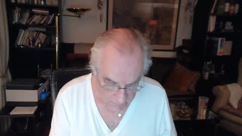 Snapshot of philoumis2 chatting on January 2025 08:54:01 PM Philippe online show from January 2025 08:54:01 PM