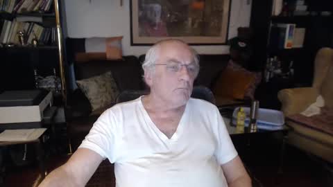 Snapshot of philoumis2 chatting on February 2025 08:34:01 PM Philippe online show from February 2025 08:34:01 PM