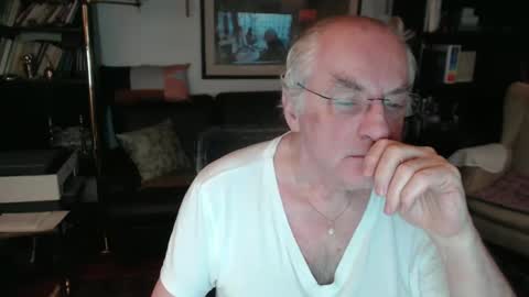 Snapshot of philoumis2 chatting on February 2025 07:27:01 PM Philippe online show from February 2025 07:27:01 PM