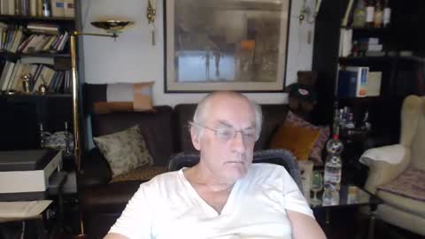 Snapshot of philoumis2 chatting on February 2025 10:51:01 PM Philippe online show from February 2025 10:51:01 PM