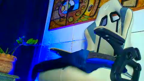 phlilloyhighclouds online show from October 2025 11:20:01 PM