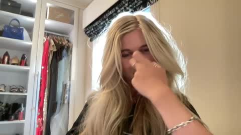 phoebemae01 online show from July 2026 07:38:02 PM