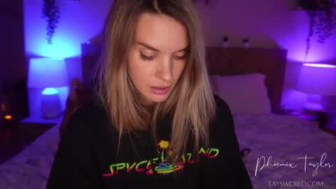 PHOENIX TAYLOR online show from January 2026 06:37:02 AM