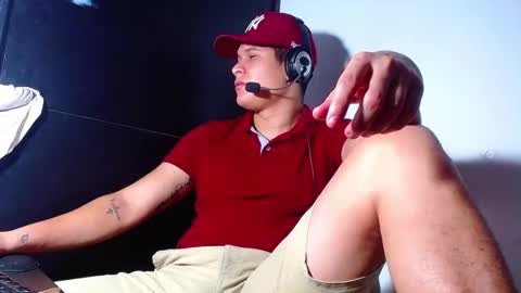 AdnierGnz online show from February 2025 12:48:01 PM