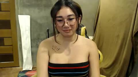 Pia online show from November 2025 12:00:01 AM