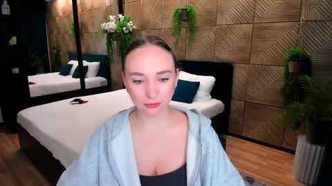 Emelie online show from October 2025 10:12:02 AM
