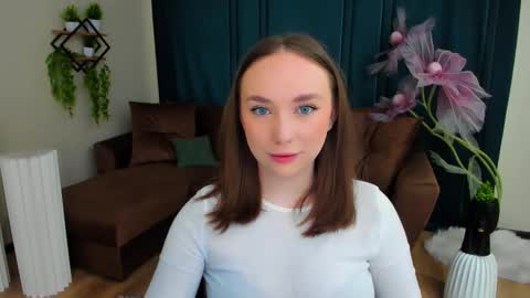 Emelie online show from November 2025 10:05:01 AM