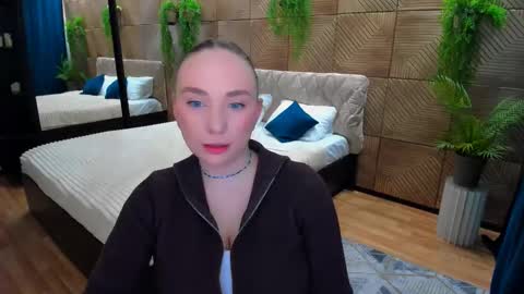 Emelie online show from February 2026 10:20:02 AM