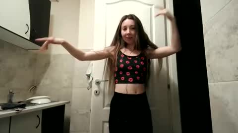 Moonie online show from December 2025 10:48:02 PM