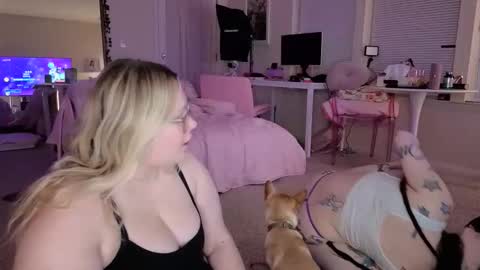 Snapshot of piggyrose chatting on April 2026 12:30:02 AM Piggy Rose online show from April 2026 12:30:02 AM