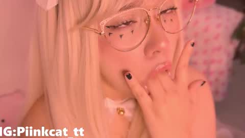 Snapshot of piinkcat chatting on December 2025 05:46:01 AM Emi online show from December 2025 05:46:01 AM