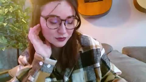 PilloGoddess online show from November 2025 12:25:01 AM