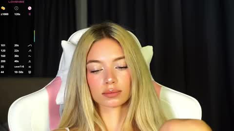 Kate online show from October 2025 07:14:02 PM