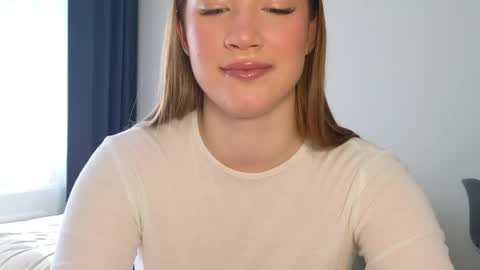 Snapshot of pink_rosee_ chatting on April 2026 03:28:01 AM online show from April 2026 03:28:01 AM