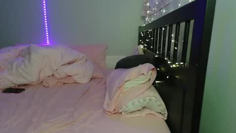 Snapshot of pink_tv chatting on October 2025 01:28:02 AM pink_tv online show from October 2025 01:28:02 AM