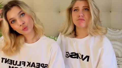 Snapshot of pinkadele chatting on December 2025 10:51:01 PM Adele online show from December 2025 10:51:01 PM