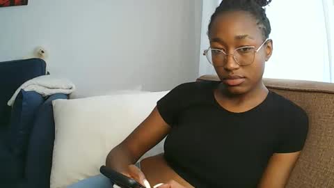 Snapshot of pinkaura_ chatting on January 2026 09:25:02 AM PinkyAura online show from January 2026 09:25:02 AM